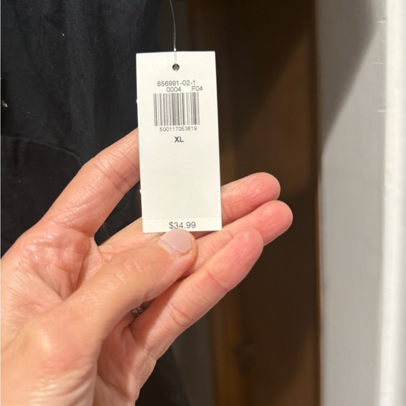 NET beautiful Old Navy top in black - Picture 4 of 4